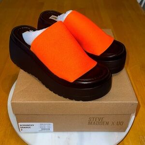 STEVE MADDEN UO Exclusive Scrunchy Orange Platform Sandal - Size 7/EU 38